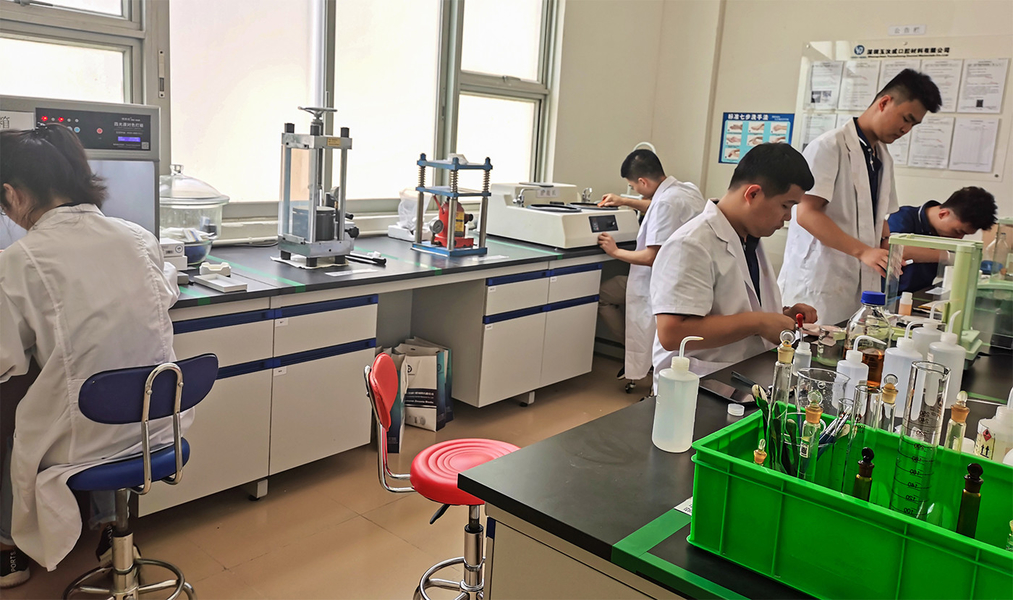 Shenzhen Yurucheng Dental Materials Co., Ltd productielijn van de fabrikant
