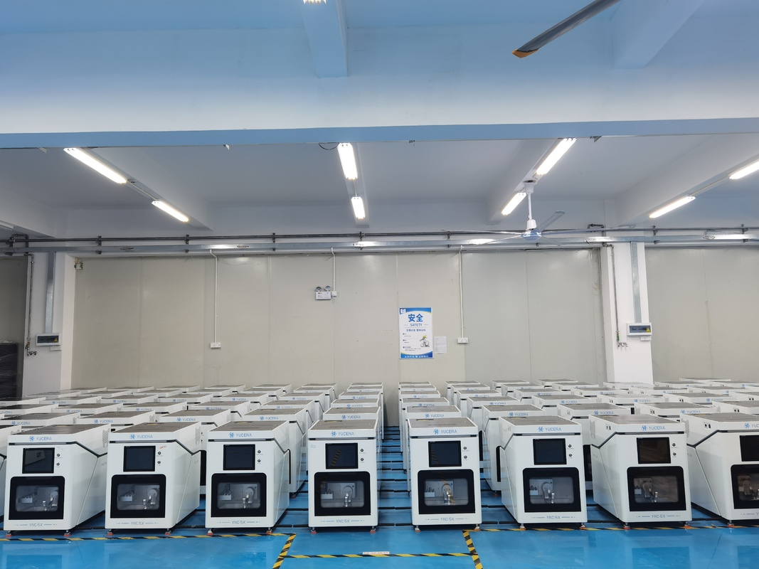 Yucera Nieuw Uitgebrachte 5-Assige Nat-Droog Zirkonium Freesmachine voor Tandheelkundige CAD CAM Blokken