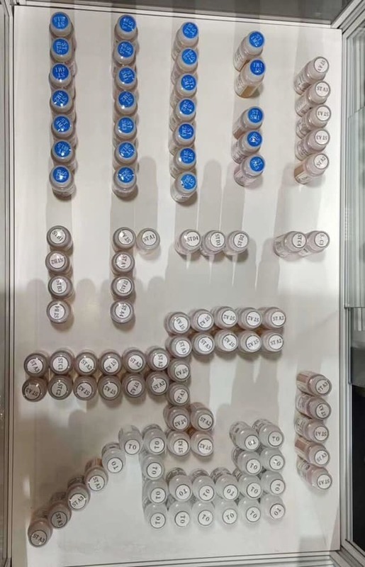 Oplossingen Yucera 18-kleuren Keramische Zirkoniumoxide Kleurkit Natuurlijke Gloed voor Tandtechnische Laboratoriumcreaties