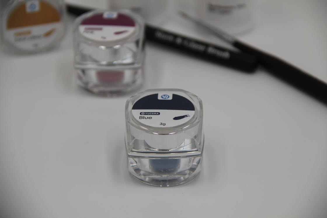 Unieke Smile Solutions Yucera 18-kleuren Keramische Zirkoniumoxide Kleurkit Natuurlijke Glans voor Tandtechnische Laboratoriumcreaties