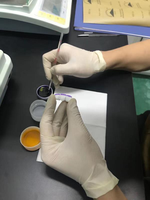 Yucera Dental Lab 18-Kleur Smile Solutions Keramische Zirkoniumoxide Kleuring Natuurlijke Glans voor Tandtechnische Laboratoriumcreaties